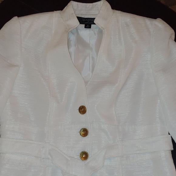 2 Piece White Skirt Suit - Picture 6 of 6